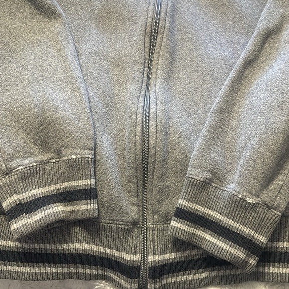 Vintage zip up Roots sweatshirt - Picture 3 of 3